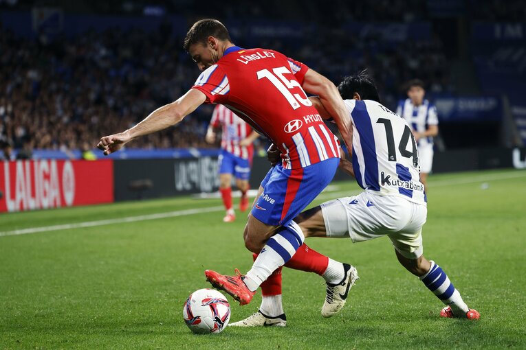 コースを限定するだけの守備ではなく、ボールを奪い切る！そんな意志を感じさせた　©Daisuke Nakashima