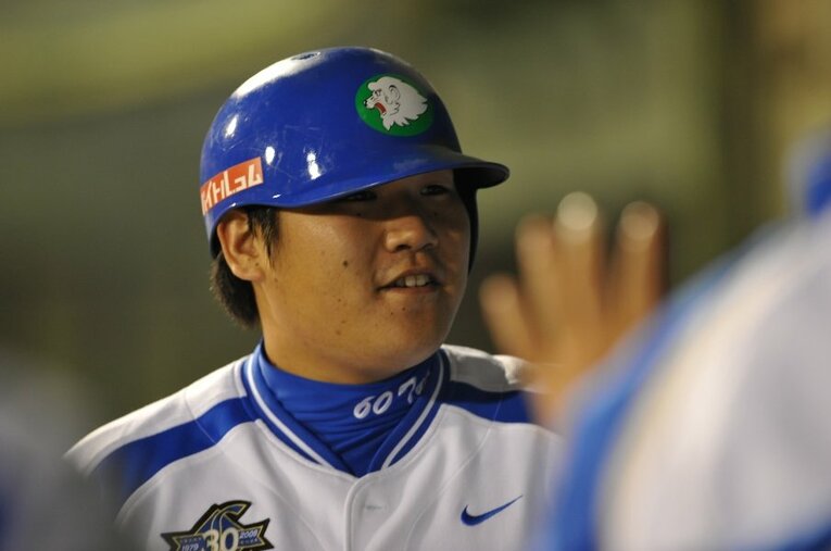 39歳の誕生日前に450本塁打を達成した西武・中村剛也。初のホームラン王となった2008年に「おかわりくん」のニックネームが定着し、日本一にも貢献した ／ photograph by Hideki Sugiyama