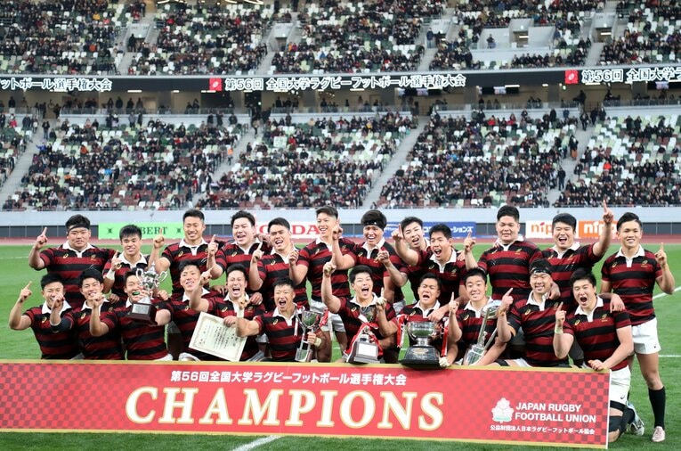 齋藤直人、下川甲嗣、長田智希といったW杯代表の座を掴んだ選手たちが揃っていた当時の早稲田大学。この優勝の瞬間を清宮も国立で見届けていた　©︎Yoshio Tsunoda/AFLO
