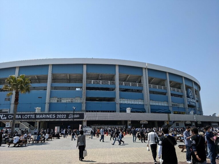 ※写真をクリック、スワイプすると当日の球場の雰囲気と「佐々木朗希の完全試合／27人連続アウト」がご覧になれます　©Aki