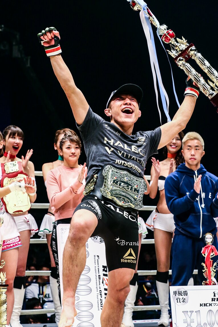 バンタム級トーナメント決勝で石渡伸太郎をKOで破り、見事に優勝を飾った堀口恭司　©RIZIN FF Susumu Nagao