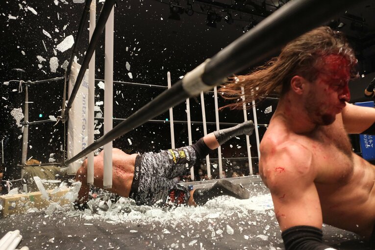 「デスマッチ・イズ・マイライフ」妻の急死を乗り越えた“クレイジー・キッド”竹田誠志の決意「蛍光灯やカミソリで傷つけ…でもそれが生きがい」(50)