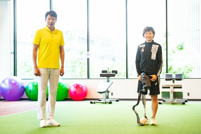 義足を脱ぐと血だらけ…“世界4位”秦由加子が松岡修造に教える「過酷すぎる」パラトライアスロンの世界(6)