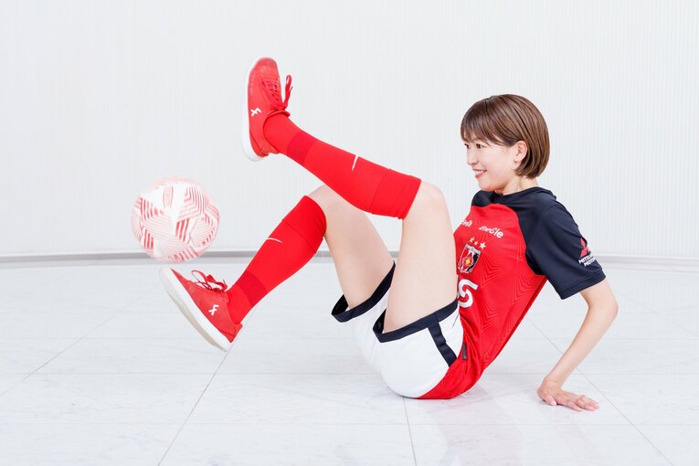 眞嶋さんの「ウマすぎリフティング」連続写真　©Kiichi Matsumoto