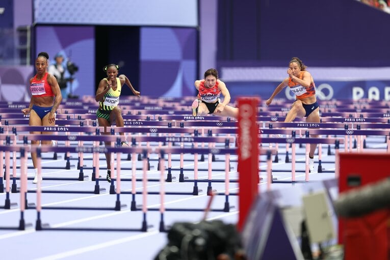 パリ五輪で激走を見せる福部　©JMPA