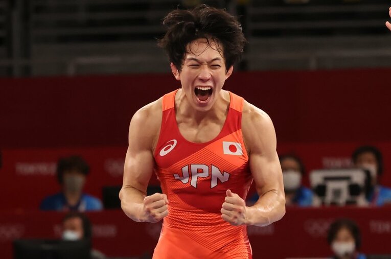 レスリング男子フリースタイル65kg級にて金メダルを獲得した乙黒拓斗。 ／ photograph by JMPA