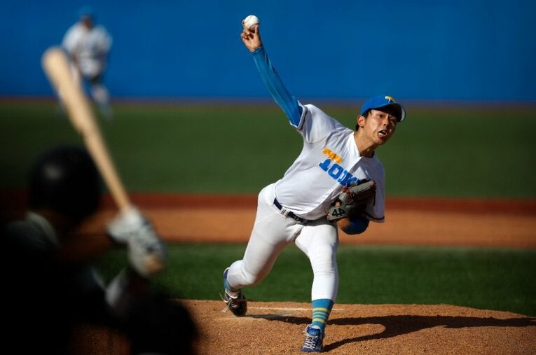 東大野球部のエースとして活躍し、今春からNTT西日本でプレーする井澤駿介。社会人野球からプロを目指す ／ photograph by Takao Fujita