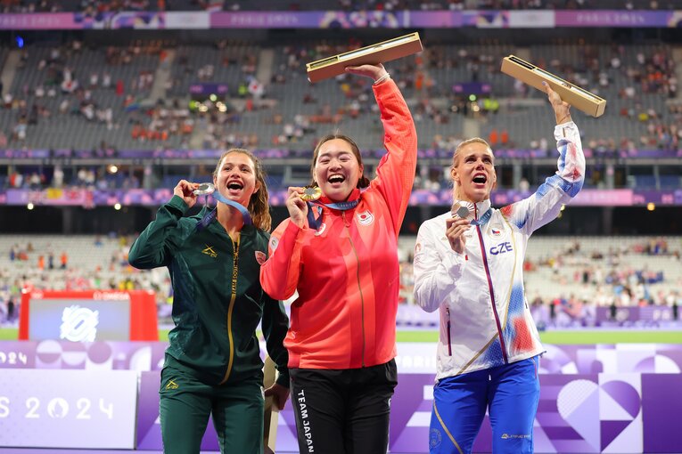 超ノリノリの北口榛花らメダリストたち（2枚目／全4枚）©Ryosuke Menju/JMPA