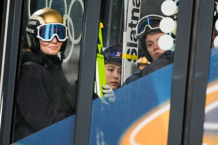 ミラノ・コルティナ五輪女子ノーマルヒルの現地写真【スワイプするとそのほかの写真もご覧になれます】　©Tsutomu Kishimoto／JMPA