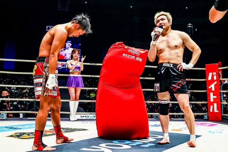 五味の「キン◯マ発言」を受けて、“お騒がせ男”の皇治も「俺もこんなビッグなキン◯マを持つ男になってみせます！」とリスペクトを示した　©RIZIN FF Susumu Nagao