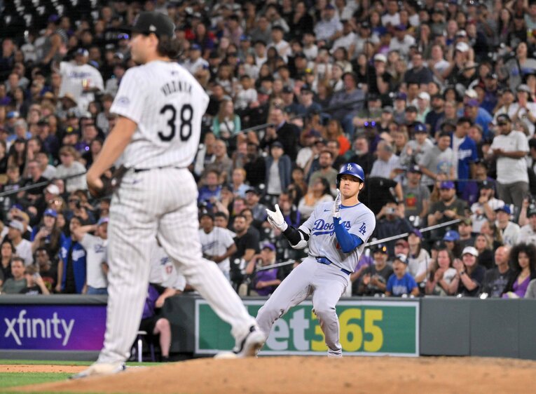 6月18日のロッキーズ戦9回。大谷のつなぐヒットがその後の逆転劇を生んだ　©JIJI PRESS