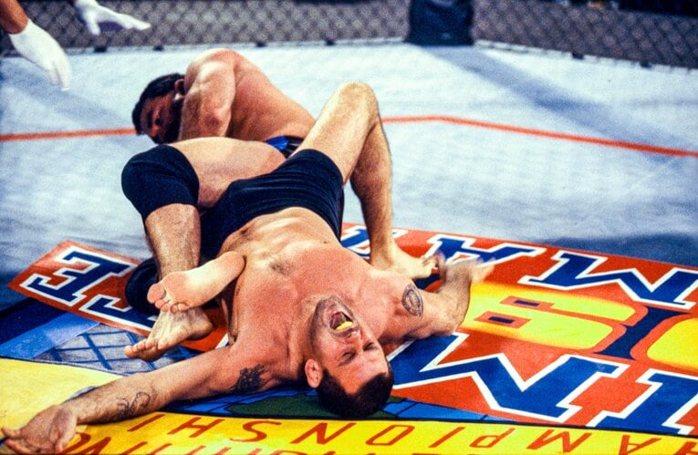 『Ultimate Ultimate 1996』。打撃の印象が強いフライの貴重なアキレス腱固め