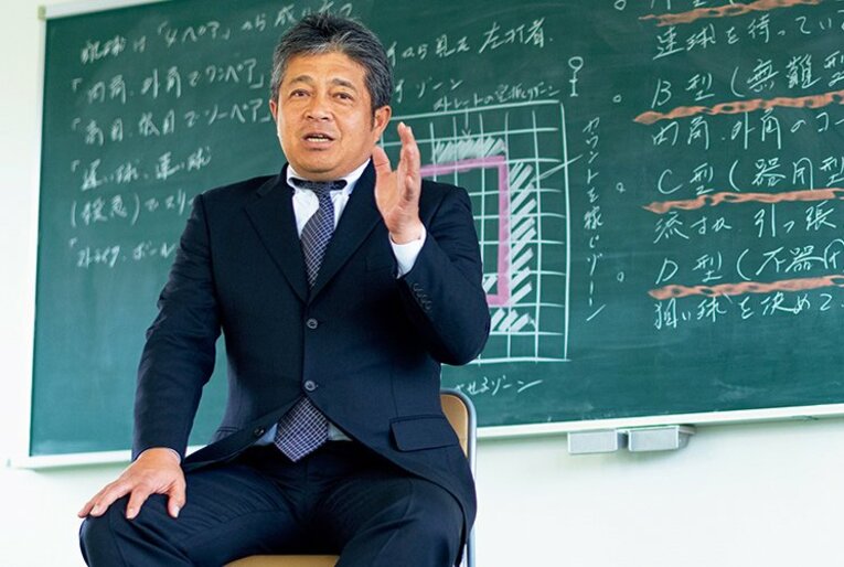 遠山昭治　1967年7月21日、熊本県生まれ。現役時代の登録名は「奬志」。'86年、ドラフト1位で阪神に入団。'90年オフにロッテ移籍も'97年オフに阪神復帰。通算登板数393で16勝。現役引退後は阪神二軍コーチに。現在は浪速高野球部監督。　photograph by Takuya Sugiyama 