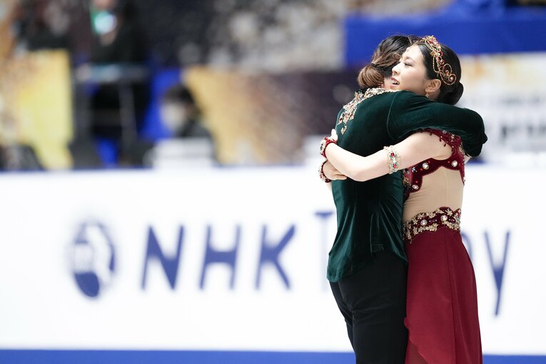 NHK杯フリーで演技を行う村元＆高橋