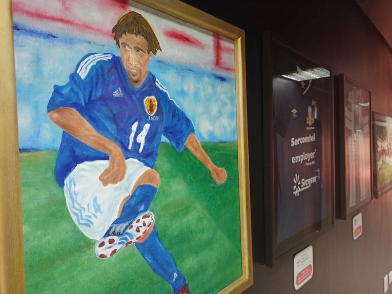 クラブ内には三都主の絵画が　©Hiroaki Sawada