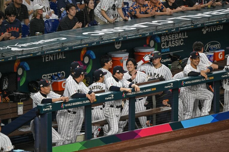 森下の3ランで喜ぶ大谷　©Nanae Suzuki