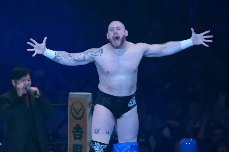 挑戦者として入場したゲイブ・キッド　©Essei Hara