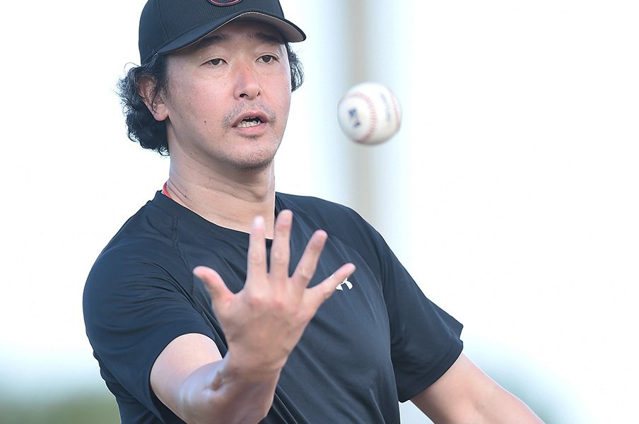 大家友和が41歳で告げられた解雇。ナックルボーラーはどこへ行くか。<Number Web> photograph by AFLO