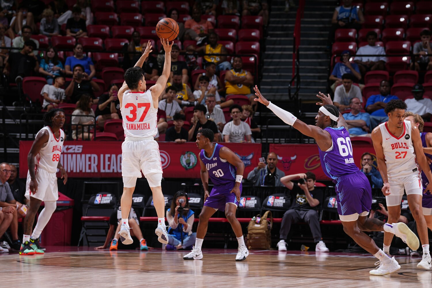 ジャズ戦では3Pシュートも光った　©︎Garrett Ellwood/NBAE via Getty Images