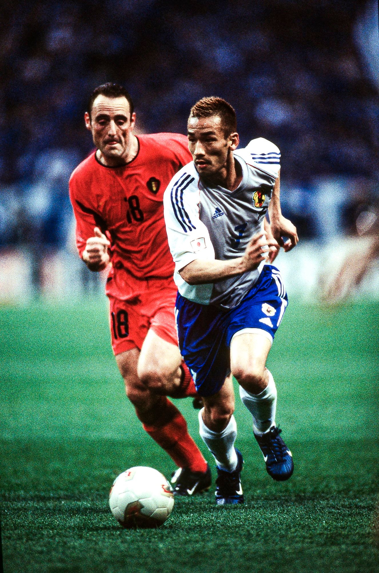 日韓大会ではチームを牽引する中心選手として活躍した中田英寿。チュニジア戦ではW杯初ゴールも記録した　©Atsushi Kondo