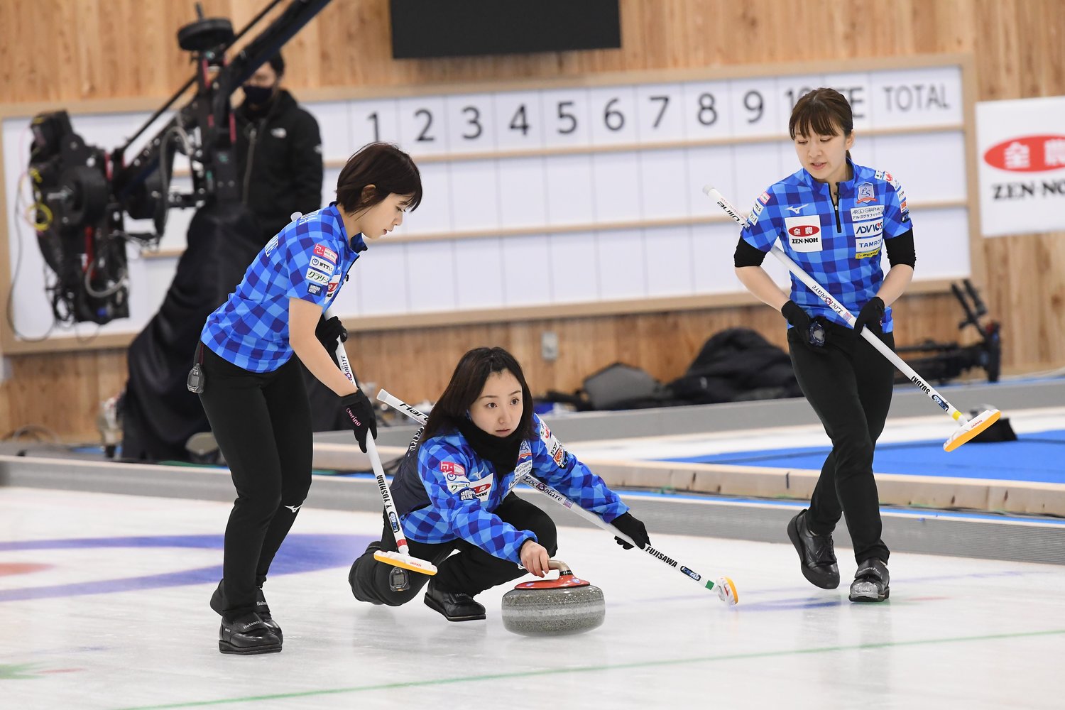 北海道銀行がロコ ソラーレに待った カーリング北京五輪代表争いで発揮された日本ハム流メンタル術 2 3 カーリング Number Web ナンバー