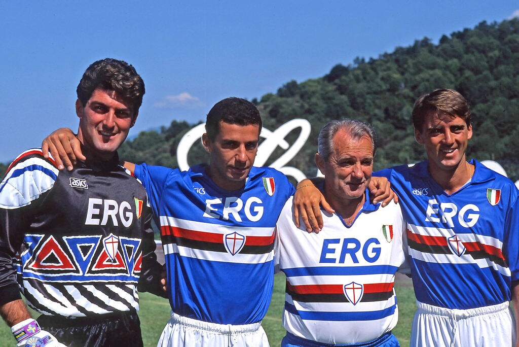 (左から)パリューカ、ビアッリ、ボスコフ監督、マンチーニ ©Getty Images