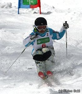 '09年3月、猪苗代で行なわれたフリースタイルスキー世界選手権。デュアルモーグルで伊藤は2位に入った