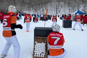 「雪合戦は人を狂わせる」当たると痛いギリギリの“凶器”　雪合戦世界一の大会でショック…激減した競技人口「ピーク時の半数以下に…」