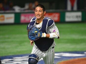 結局、捕手の能力は何が最優先か。捕る、投げる、そしてリードの意味。＜Number Web＞ photograph by Hideki Sugiyama