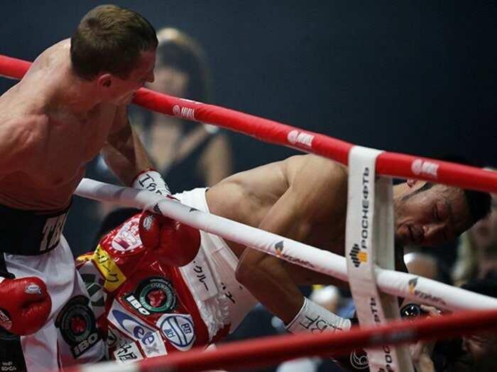 軽量級とはまた違う確かなロマン。小原佳太のKO負けに階級の壁を思う。＜Number Web＞ photograph by AFLO