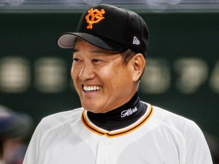 巨人監督の宿命とは…今季あの1戦の”非情な交代劇”にみる原辰徳監督の決断の背景「勝利と育成。一石二鳥はあり得ない」<Number Web> photograph by KIichi Matsumoto
