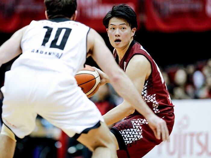 Bリーグ人気で殺到する取材……。川崎・辻直人はどうバスケに臨む？＜Number Web＞ photograph by Kiichi Matsumoto