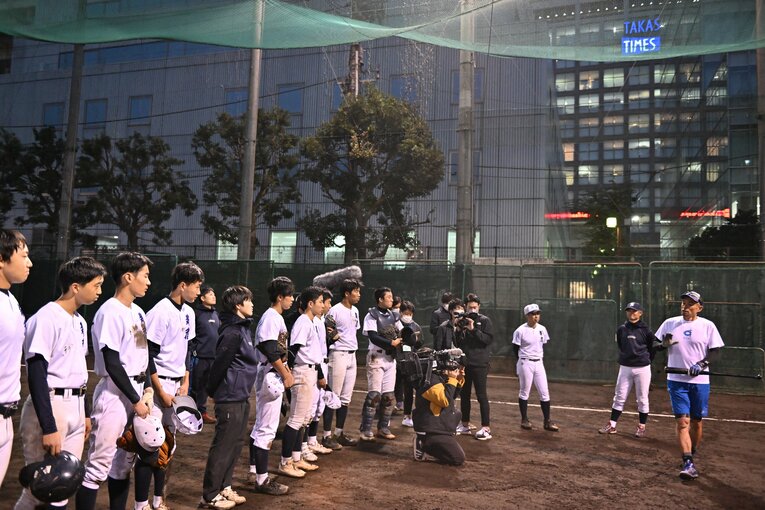 新宿高校野球部を指導したイチロー　©Naoya Sanuki