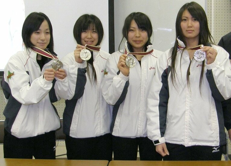 常呂高校で日本選手権準優勝（左から石垣真央さん、氏原梨沙さん、井田莉菜さん、吉村紗也香選手）提供：伝書鳩