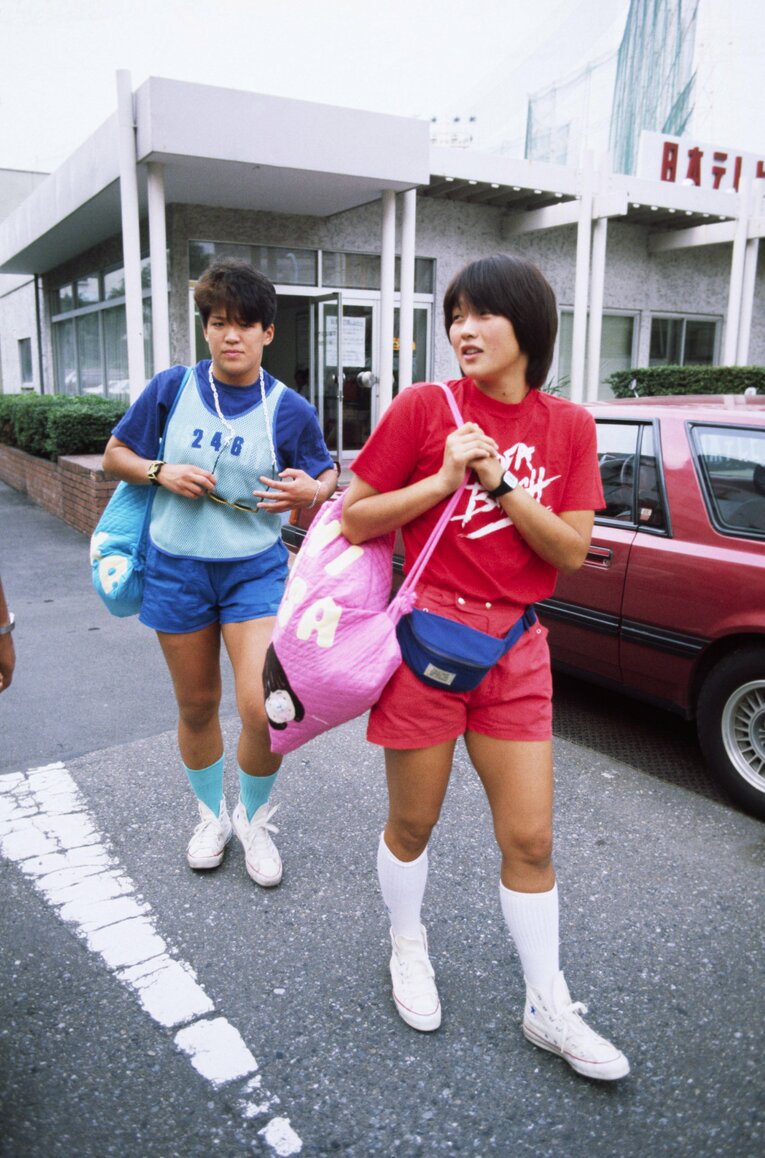 タッグパートナーのライオネス飛鳥と（1985年撮影）　©AFLO