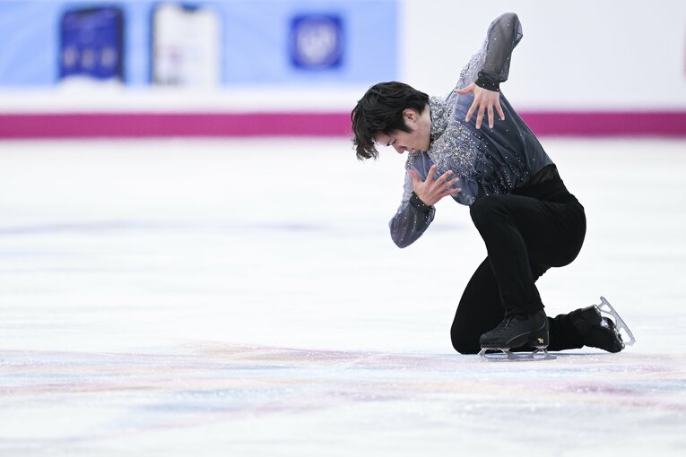 「昌磨のマジックを見せて！」世界王者・宇野昌磨を奮起させたランビエル・コーチの激励…300点超えに「スーパーエキサイティング」(43)