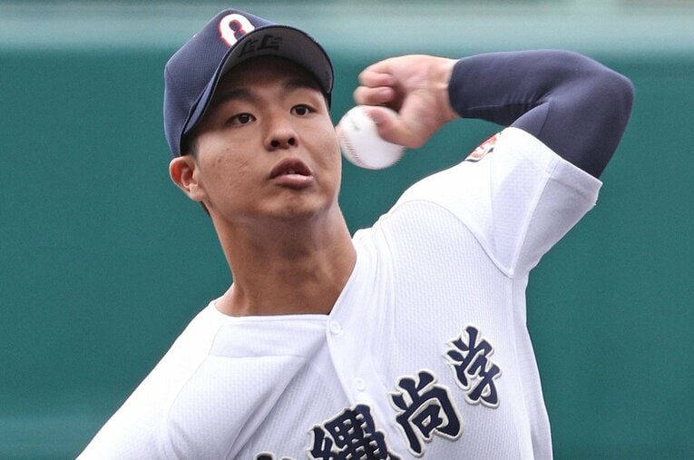 センバツ初戦で帝京に敗れた沖縄尚学のエース・末吉良丞 ／ photograph by JIJI PRESS