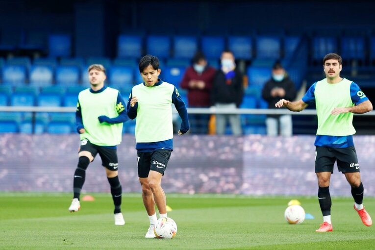 久保建英がエメリ戦術にハメられた？ “代表前の古巣ビジャレアル戦”撮影カメラマンが見た苦闘の要因〈少年ファンはユニをおねだり〉(3)