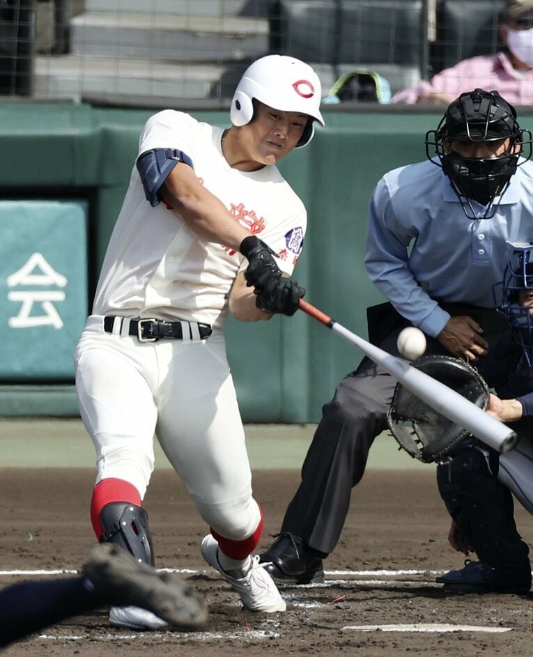 ドラフト候補としても注目される智弁学園のスラッガー、前川右京　©KYODO