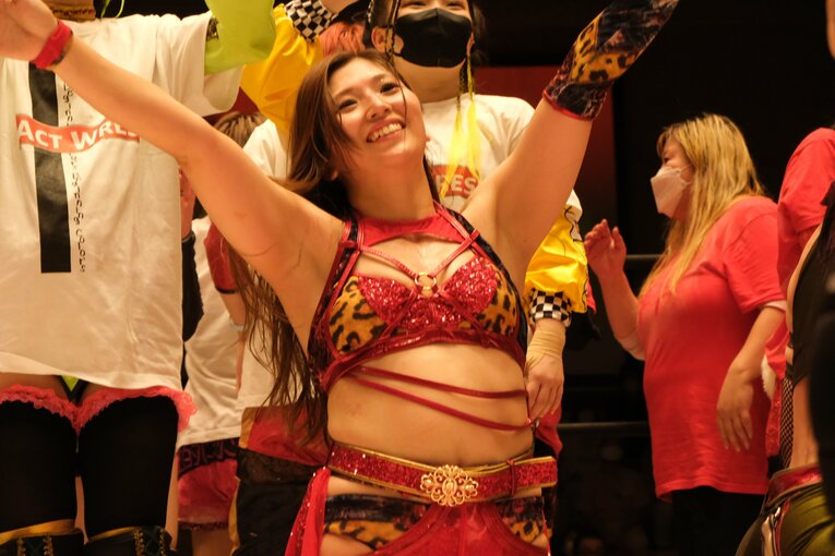 「闘うグラドル」もデビュー、アクトレスガールズの“華がスゴい”新人たちの裏で…エース・青野未来が泣いた理由「まったく追いつけていない」(70)