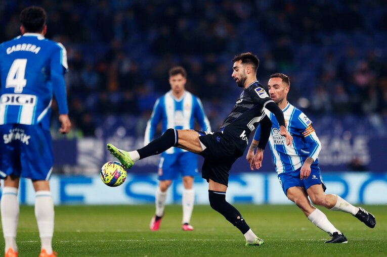 「クボの鮮烈ボレーに加えて…」“ハイライトだけではもったいない”ソシエダ久保建英の飛躍を現地撮影「特筆すべきはゴール直前の守備」(21)