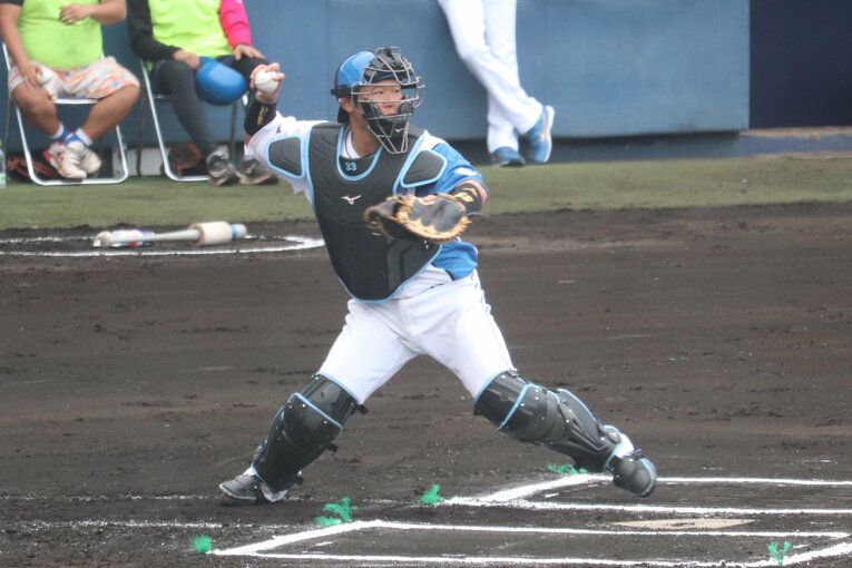 紅白戦では俊足選手を刺すなどその強肩ぶりをいかんなく発揮　©Yu Takagi