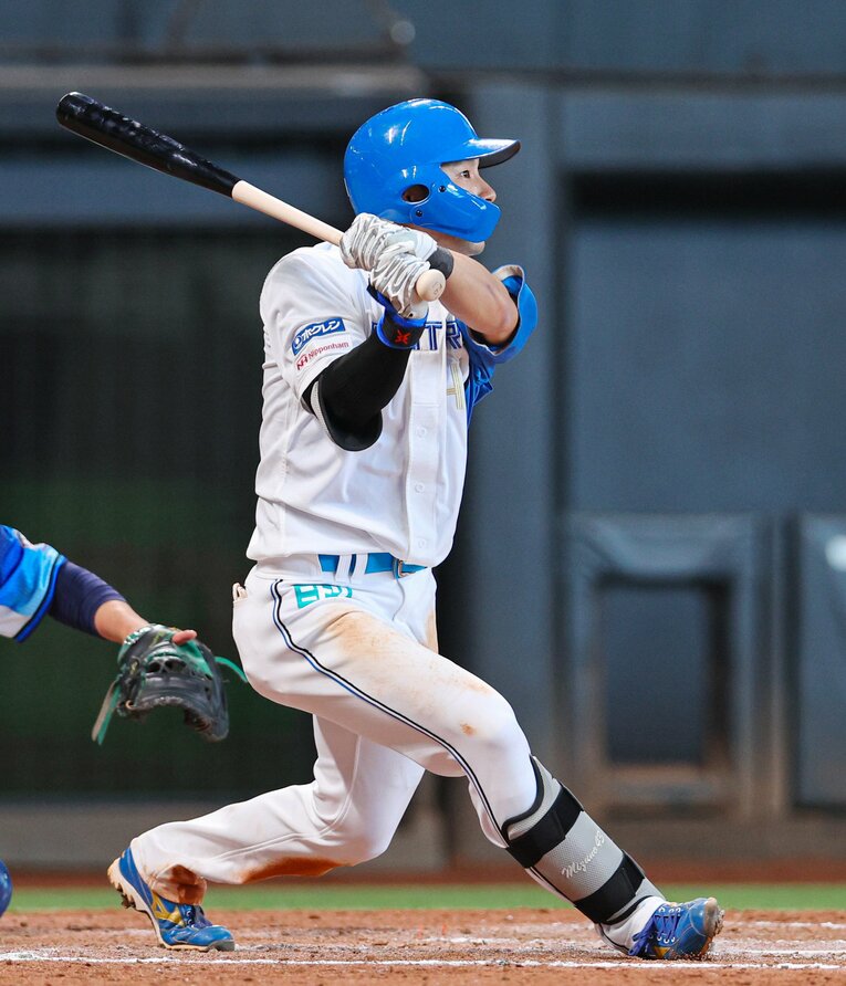 2024年5月15日のライオンズ戦でプロ初本塁打を放った水野達稀　©︎JIJI PRESS