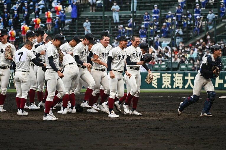 松尾汐恩（一番右）がドラフト指名を受けたが、プロ志望届を出した5名のうち他の4名が指名漏れに。果たして彼らの進む先は…　©Nanae Suzuki