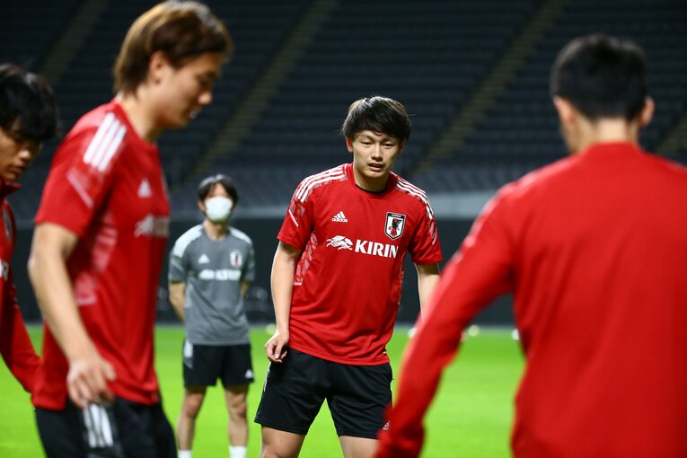 前日練習に参加する上田綺世。ガーナ戦では得点が期待されるが……　©AFLO