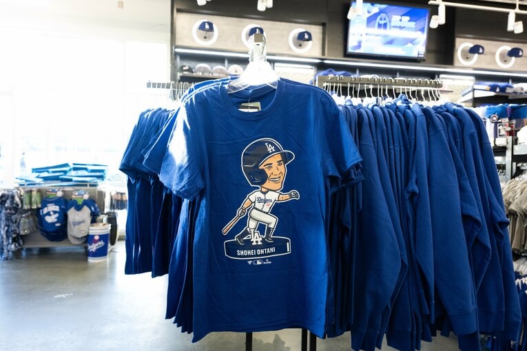 スタジアム内のグッズショップ　©Nanae Suzuki