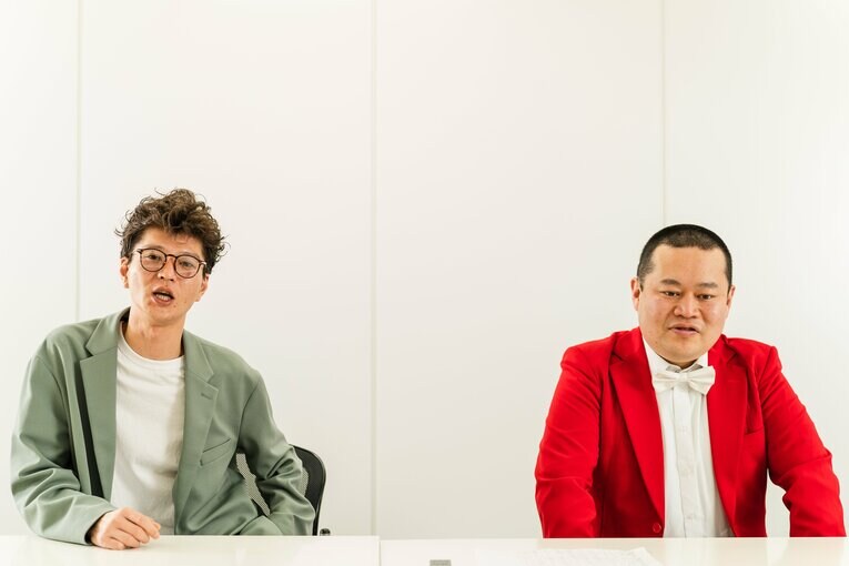 結成12年でM-1決勝初出場となったモグライダー。芝大輔（ツッコミ担当、38歳、左）とともしげ（ボケ担当、39歳）。ウッチャンナンチャン、出川哲朗、ナイツらと同じマセキ芸能社所属