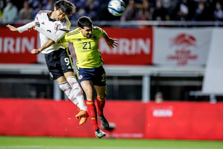 コロンビア戦、三笘薫のヘディング弾（1枚目／全6枚）©Kiichi Matsumoto/JMPA