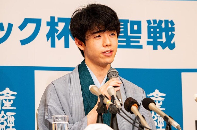 2021年の藤井聡太。彼と盤を挟んだ対局者もまた、勇敢な棋士たちである ／ photograph by Nanae Suzuki