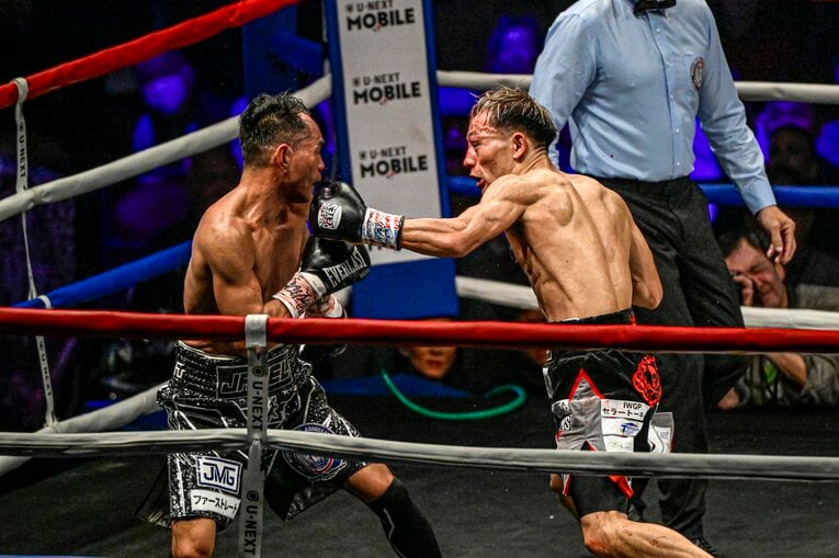 堤聖也vs.ノニト・ドネア。12月17日、両国国技館　©Takuya Sugiyama